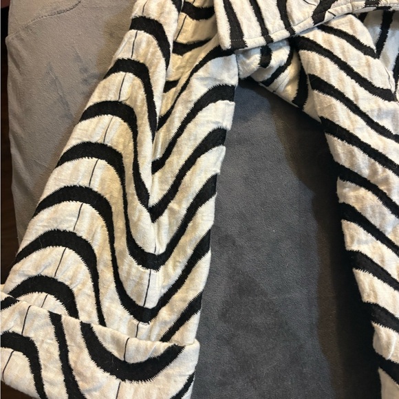 Ali Miles Monochrome Wave Pattern Jacket - Picture 3 of 3